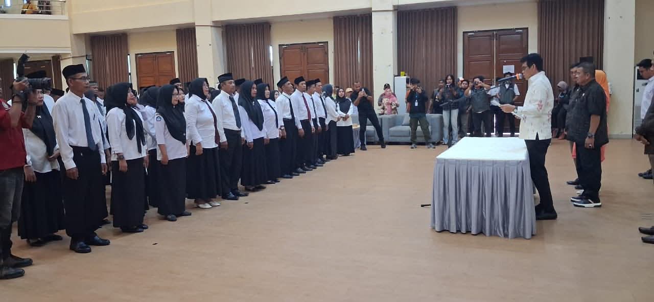 Bupati H. Erwin Burase Lantik 132 Kepsek Di Lingkungan Pemerintah Kabupaten Parimo