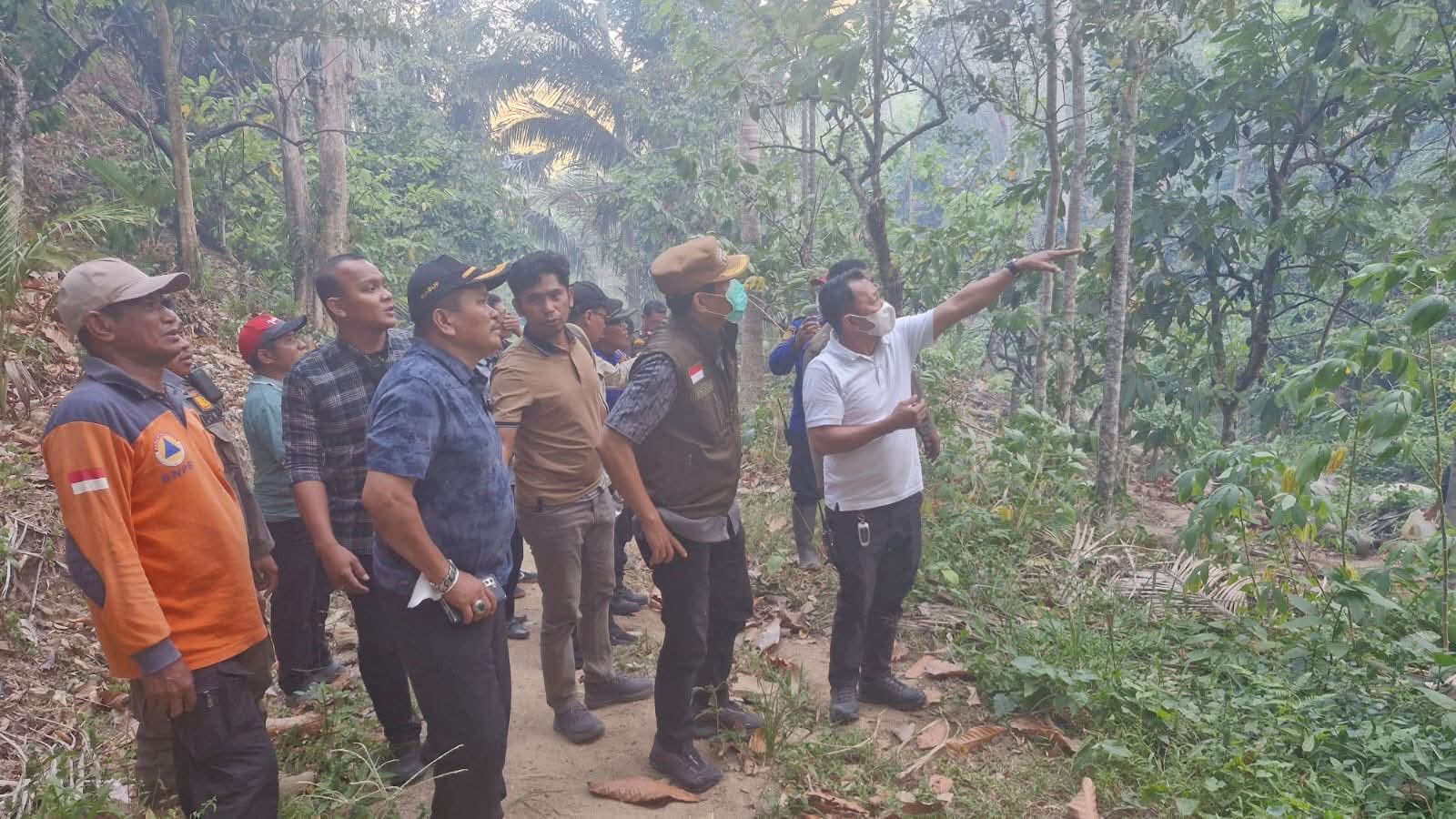 Bupati Parigi Moutong Tinjau Langsung Lokasi Karhutla di Desa Avolua, Upaya Pemadaman Terus Diperkuat