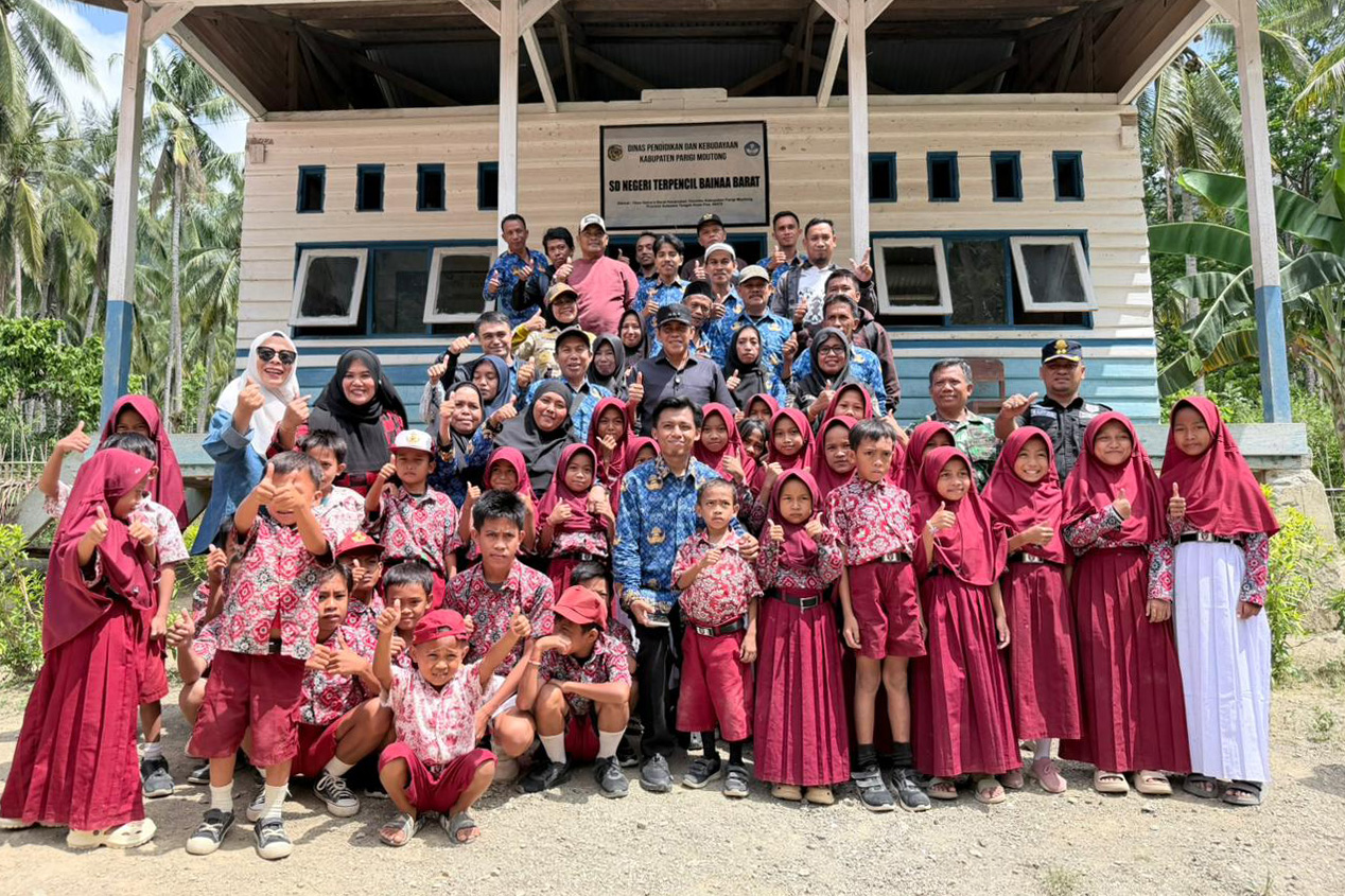Erwin Burase Turun ke SD Terpencil Bainaa Barat, Pastikan Penanganan Akses Sekolah